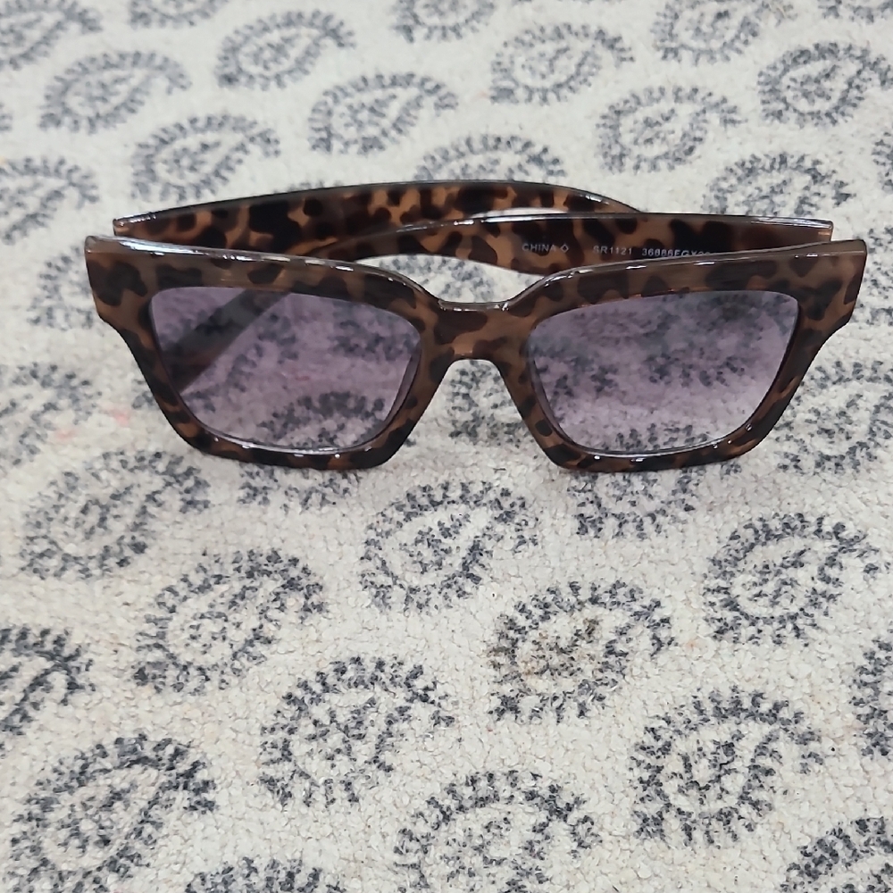 Tortoise Shell Square Sunglasses - image 5
